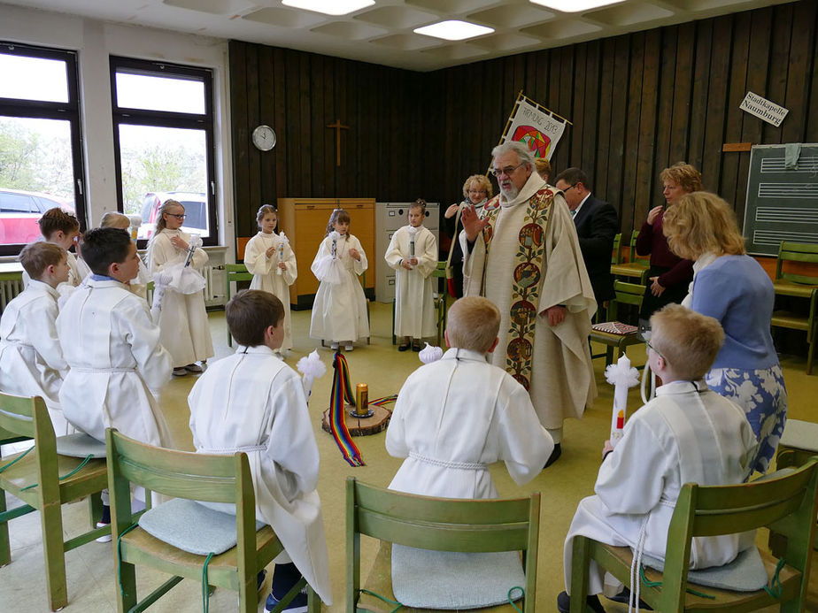 1. Heilige Kommunion in St. Crescentius (Foto: Karl-Franz Thiede)